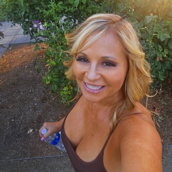 Meet your Posher, Leah - Picture 1 of 1